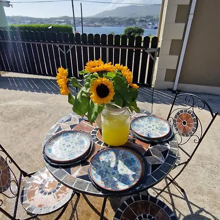 5 Bed House - Sleeps 14 - Pets - Garden - Parking Nyaraló