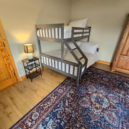 בית נופש 5 Bed House - Sleeps 14 - Pets - Garden - Parking