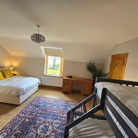 Дом отдыха 5 Bed House - Sleeps 14 - Pets - Garden - Parking Киллибегс