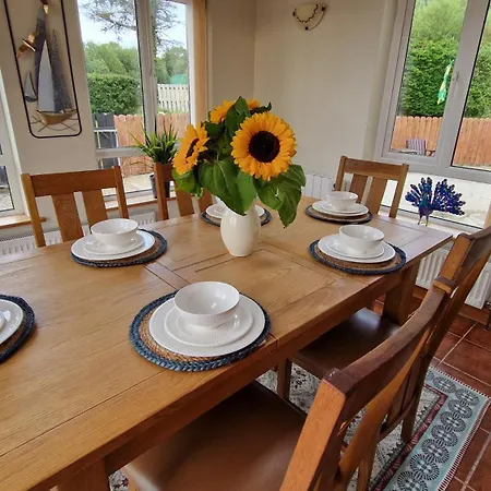 Дом отдыха 5 Bed House - Sleeps 14 - Pets - Garden - Parking