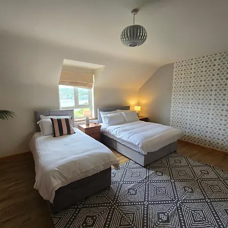 בית נופש 5 Bed House - Sleeps 14 - Pets - Garden - Parking קיליבגס