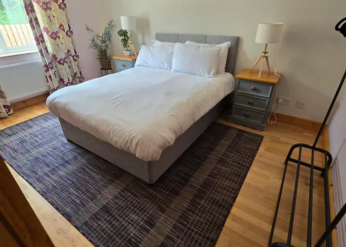 Hébergement de vacances 5 Bed House - Sleeps 14 - Pets - Garden - Parking