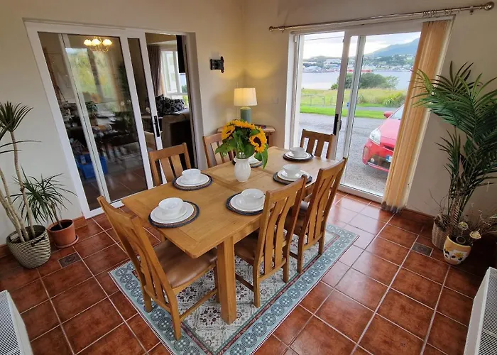 5 Bed House - Sleeps 14 - Pets - Garden - Parking Hébergement de vacances Killybegs