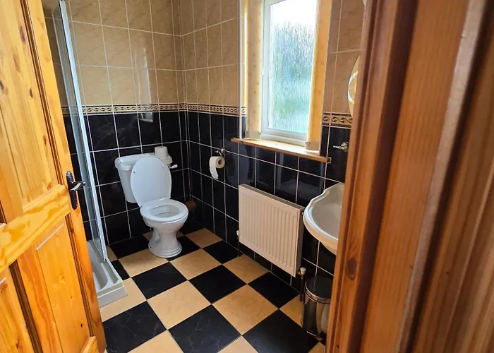 5 Bed House - Sleeps 14 - Pets - Garden - Parking Сasa de vacaciones *